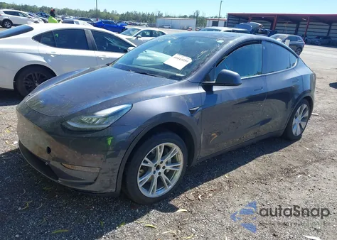 2021 Tesla Model Y Standard Range Rear-Wheel Drive z USA, uszkodzony, nr VIN 5YJYGDED2MF116454